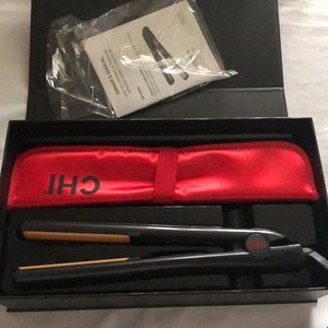 NWOT CHI G2 ceramic titanium infused flat iron